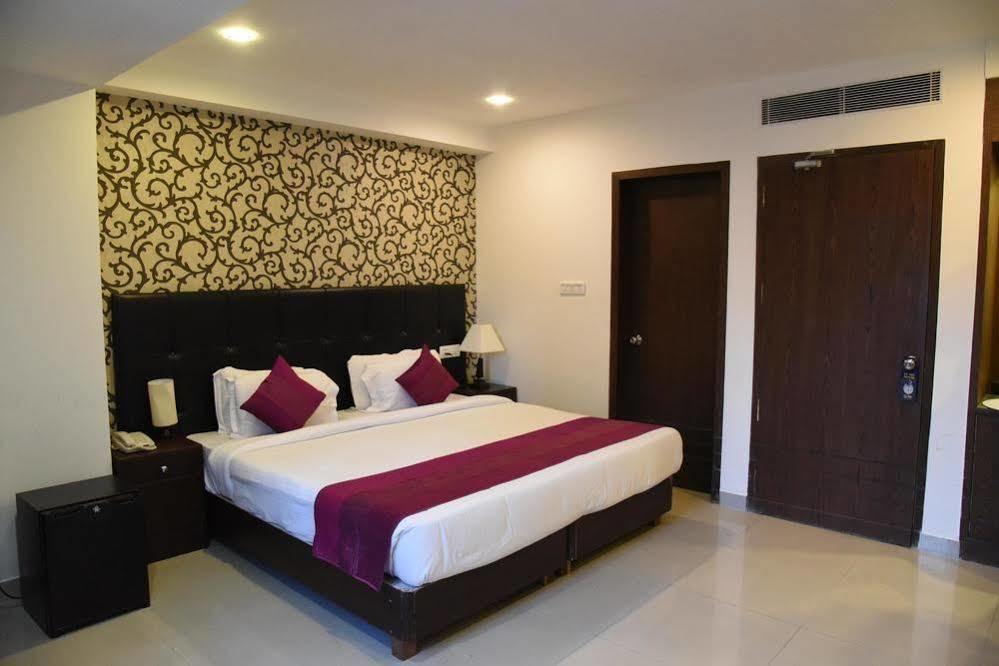 Oyo Premium Railway Station Patna Hotel Patna  Kültér fotó