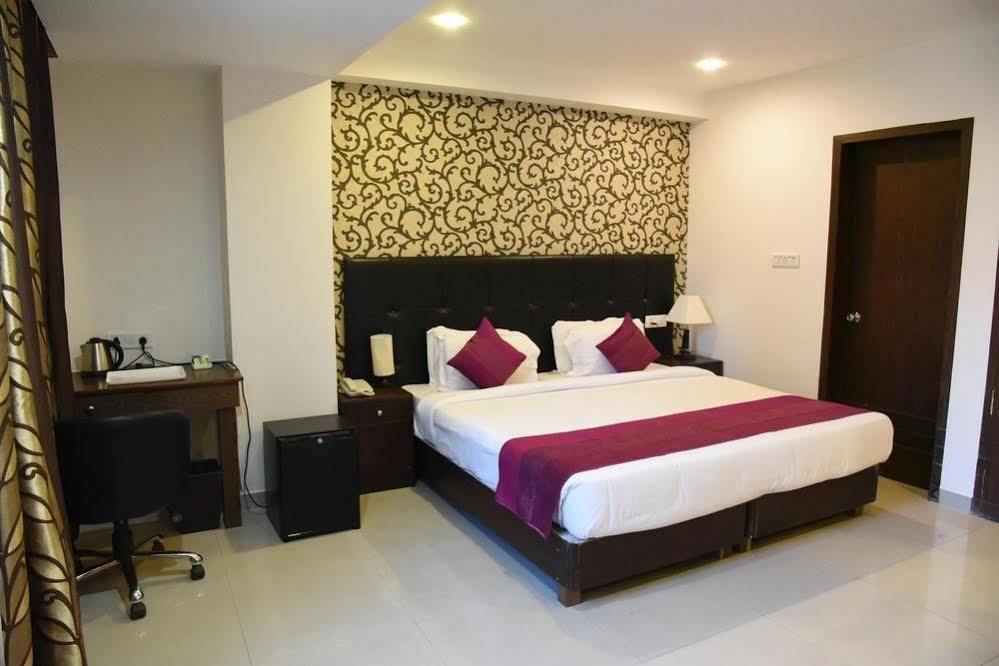 Oyo Premium Railway Station Patna Hotel Patna  Kültér fotó